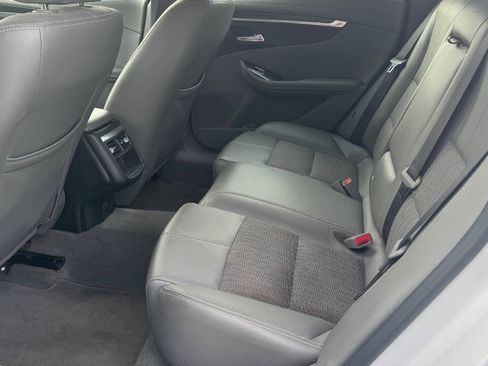 Used 2017 Chevrolet Impala LT FWD image 10