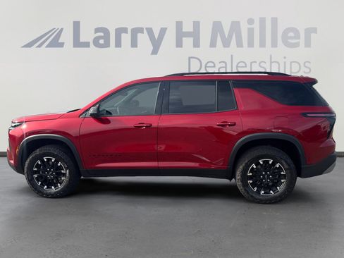 Used 2024 Chevrolet Traverse Z71 w/ Enhanced Driving Package image 2