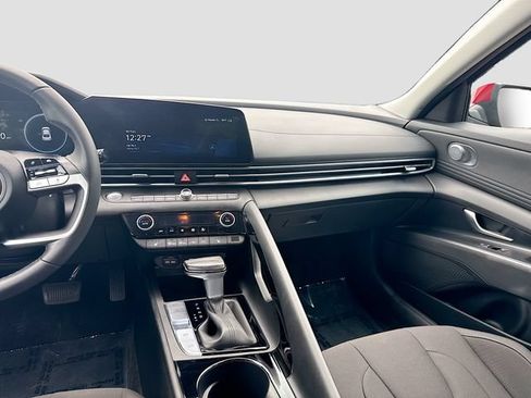 Certified 2025 Hyundai Elantra SEL FWD image 22