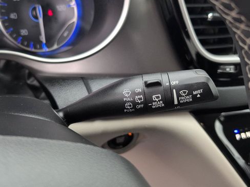 Used 2023 Chrysler Pacifica Touring-L FWD image 26