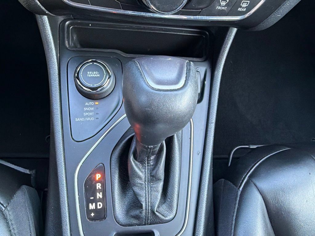 Used 2020 Jeep Cherokee Latitude Plus AWD/4WD image 10