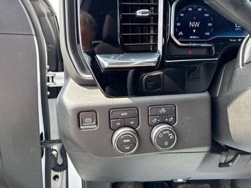 Used 2023 Chevrolet Silverado 1500 LT image 21