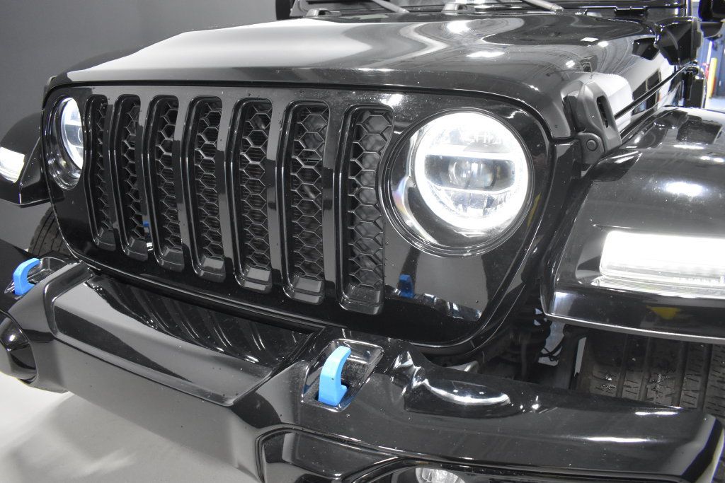 Used 2022 Jeep Wrangler Unlimited Sahara AWD/4WD image 11
