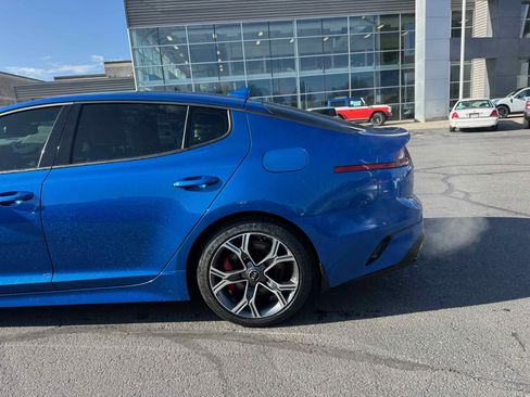 Used 2018 Kia Stinger GT2 image 4