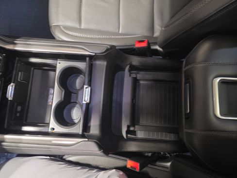 Used 2024 GMC Yukon XL Denali image 17