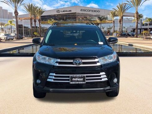 Used 2019 Toyota Highlander Plus AWD/4WD image 2