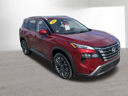 Used 2025 Nissan Rogue SL w/ Tech Package AWD/4WD image 3