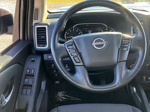 Used 2022 Nissan Frontier SV image 5