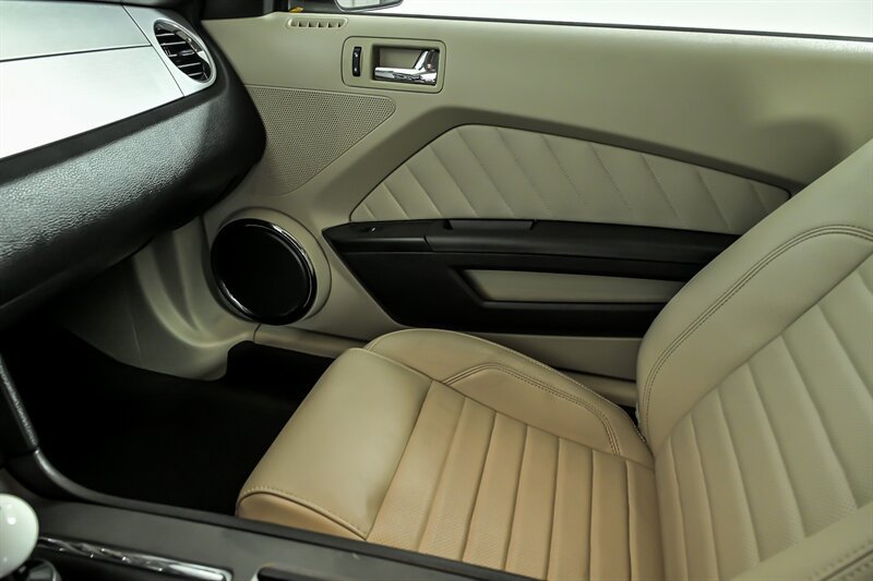 Used 2010 Ford Mustang GT RWD image 25