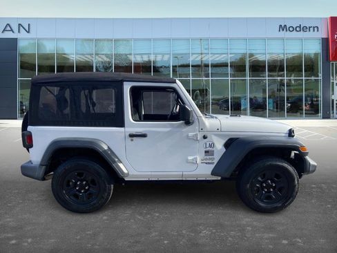 Used 2018 Jeep Wrangler Sport image 4