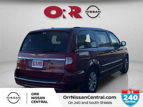 Used 2015 Chrysler Town & Country Limited Platinum image 5