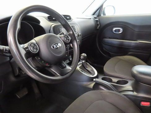 Used 2016 Kia Soul Base image 4