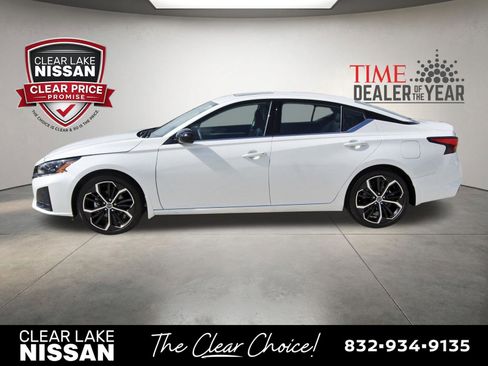 Certified 2025 Nissan Altima 2.5 SR w/ SR Premium Package FWD image 4