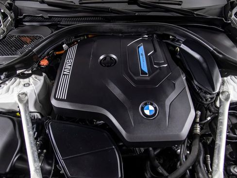 Used 2021 BMW 530e w/ Convenience Package RWD image 38