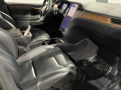Used 2019 Tesla Model X image 6