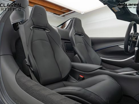 Used 2025 McLaren Artura Spider image 23
