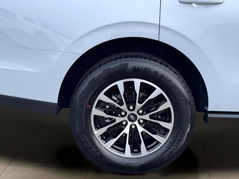 Used 2025 Ford Expedition Platinum image 52