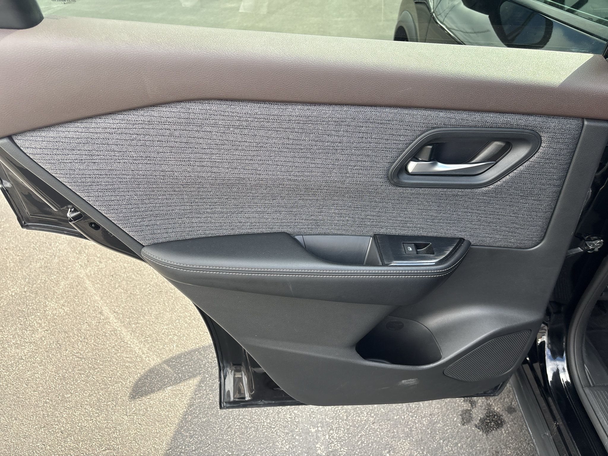Used 2023 Nissan Rogue SV AWD/4WD image 16