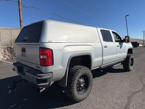 Used 2017 GMC Sierra 2500 SLE w/ SLE Preferred Package image 4