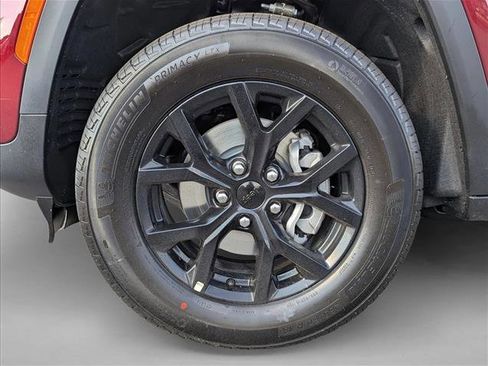 New 2025 Jeep Grand Cherokee Altitude image 9