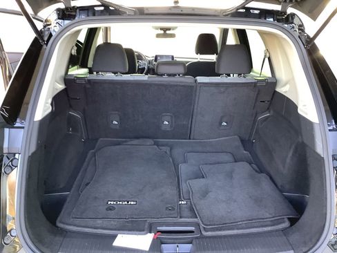 Used 2023 Nissan Rogue SV image 14
