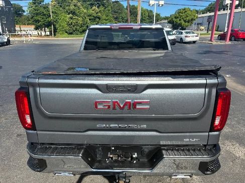 Used 2022 GMC Sierra 1500 SLT w/ X31 Off-Road Package AWD/4WD image 11