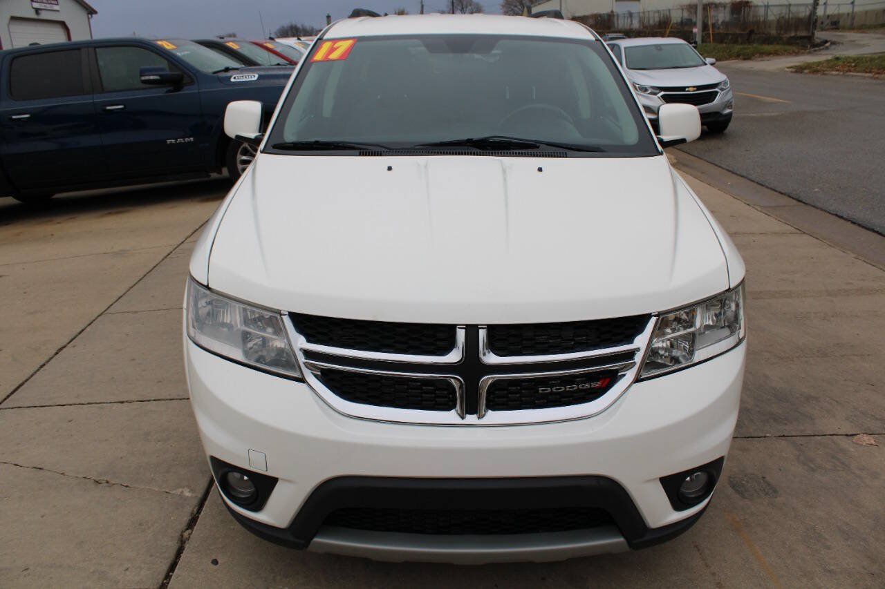 Used 2017 Dodge Journey SXT w/ Comfort/Convenience Group FWD image 2