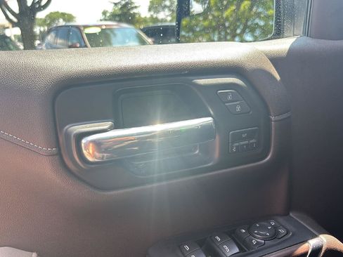 Used 2022 GMC Sierra 1500 SLT w/ SLT Premium Package AWD/4WD image 12