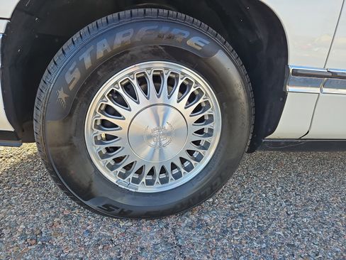 Used 1994 Cadillac De Ville Sedan image 16