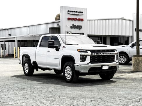 Used 2023 Chevrolet Silverado 2500 LT image 3