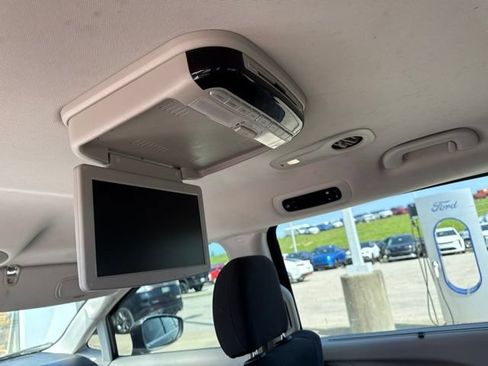 Used 2019 Chrysler Pacifica Touring Plus w/ Tire & Wheel Group FWD image 10