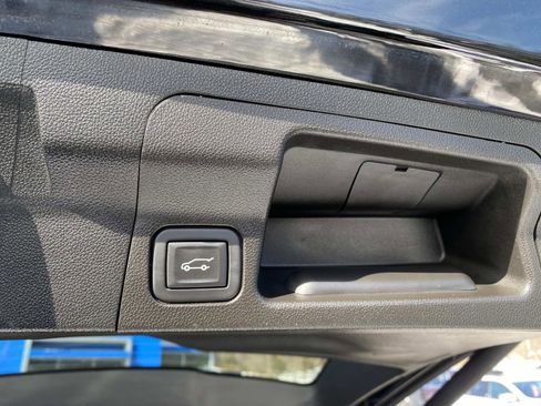 Used 2023 GMC Acadia Denali w/ Black Diamond Edition image 6