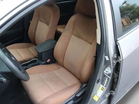 Used 2016 Toyota Corolla LE FWD image 7