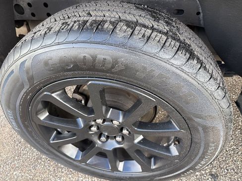 Used 2018 GMC Canyon Denali image 17