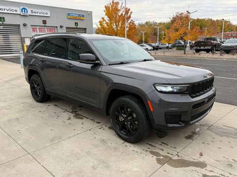 Used 2024 Jeep Grand Cherokee L Laredo image 6