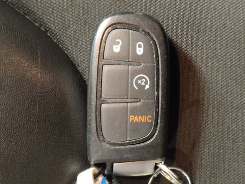 Used 2021 Jeep Cherokee Altitude image 32