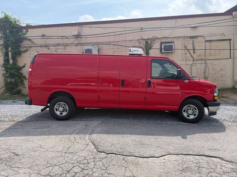 Used 2018 Chevrolet Express 3500 Extended w/ Driver Convenience Package RWD image 12