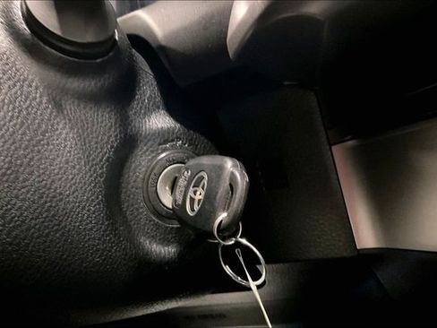 Used 2020 Toyota Tacoma SR5 AWD/4WD image 33