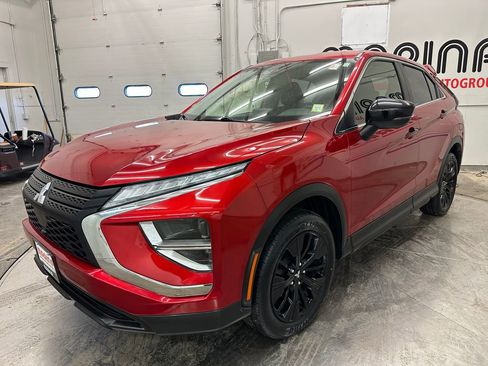 Used 2022 Mitsubishi Eclipse Cross LE image 12