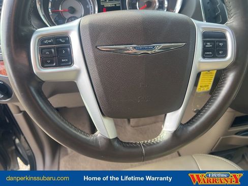 Used 2016 Chrysler Town & Country Touring image 13