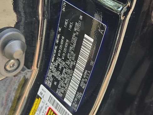 Used 2024 Toyota Highlander XLE AWD/4WD image 29