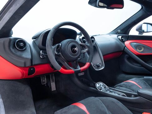 Used 2019 McLaren 570S Coupe RWD image 12