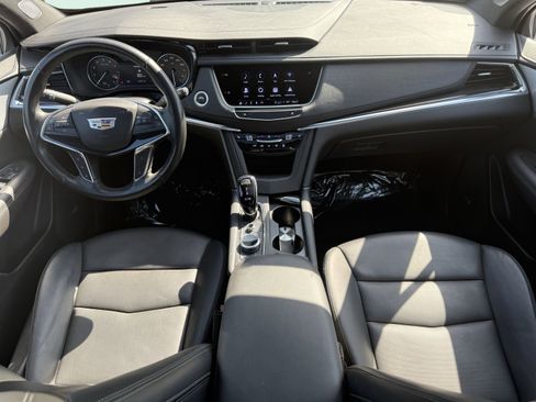 Used 2023 Cadillac XT5 Premium Luxury image 2