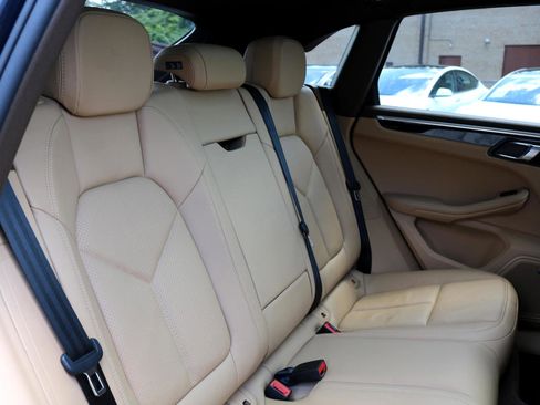 Used 2017 Porsche Macan S image 33