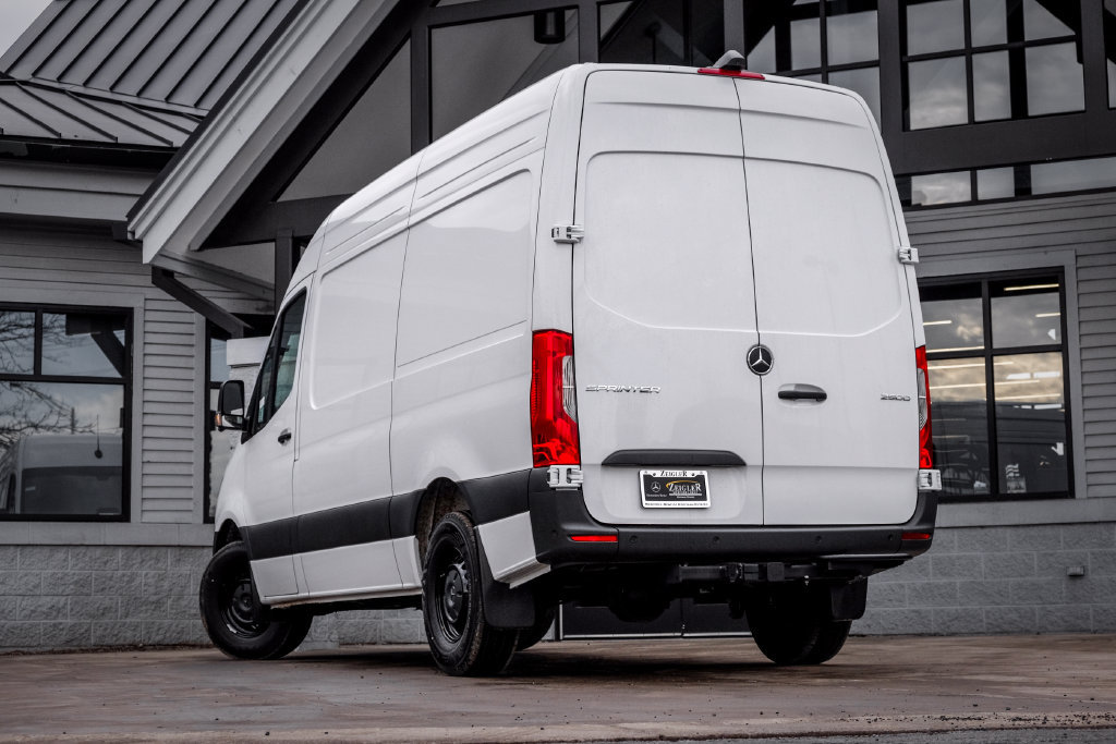 Used 2026 Mercedes-Benz Sprinter 2500 image 2