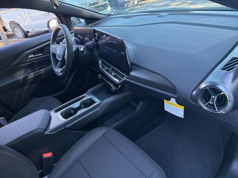 New 2026 Chevrolet Equinox EV LT image 17