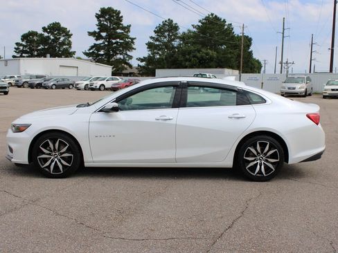 Used 2016 Chevrolet Malibu LT w/ Leather Package FWD image 3