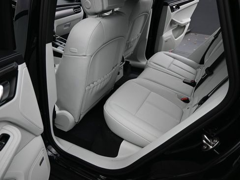 New 2026 Porsche Macan AWD/4WD image 24