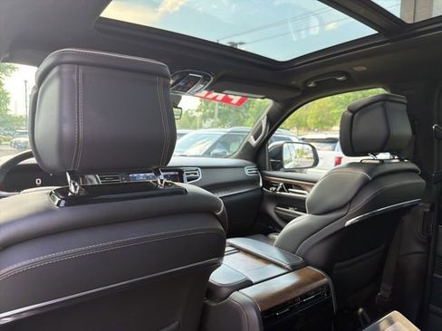 Used 2023 Jeep Grand Wagoneer Series II image 33