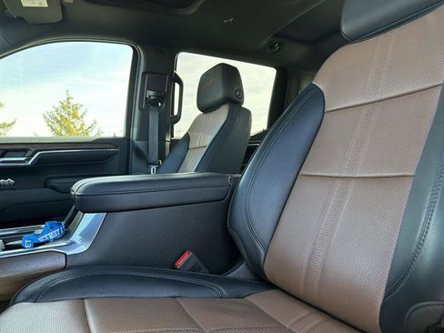 Used 2024 Chevrolet Silverado 1500 High Country w/ High Country Premium Package image 13